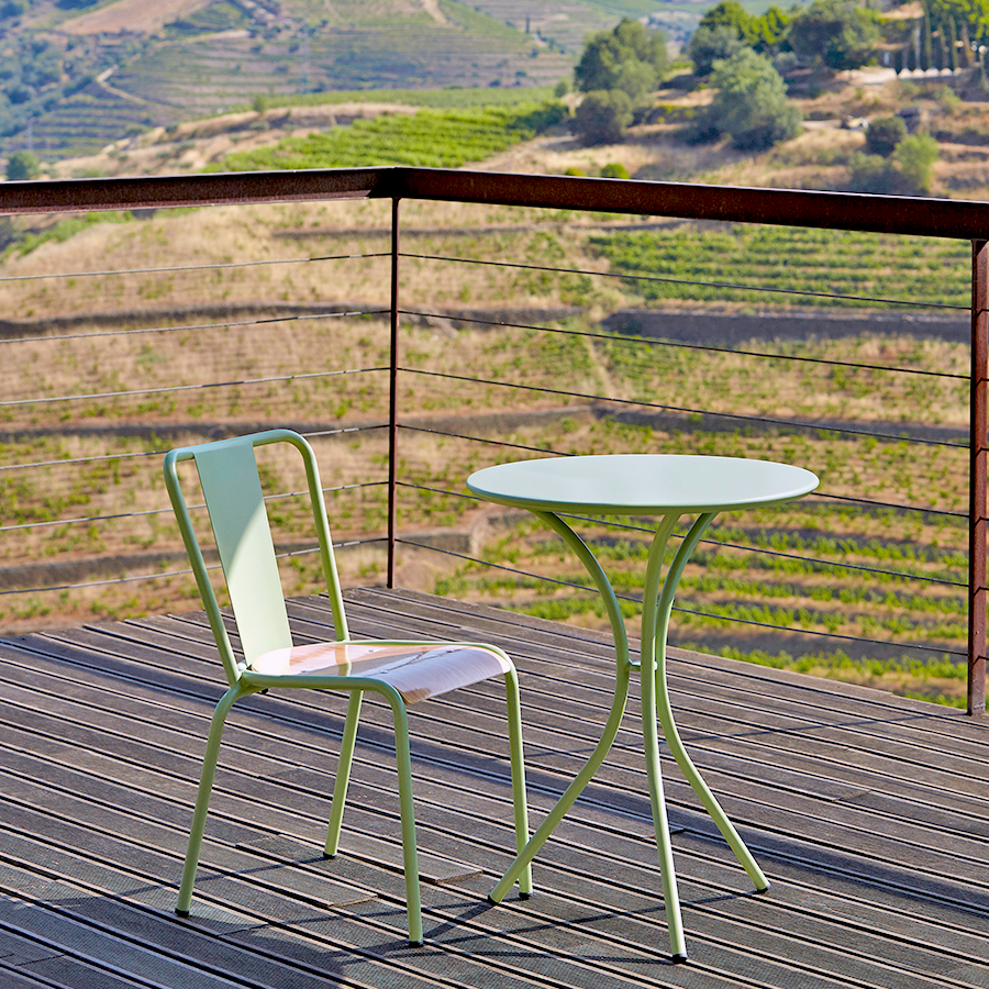 RED ADICO 590 ROUND BISTRO TABLE OUTLET