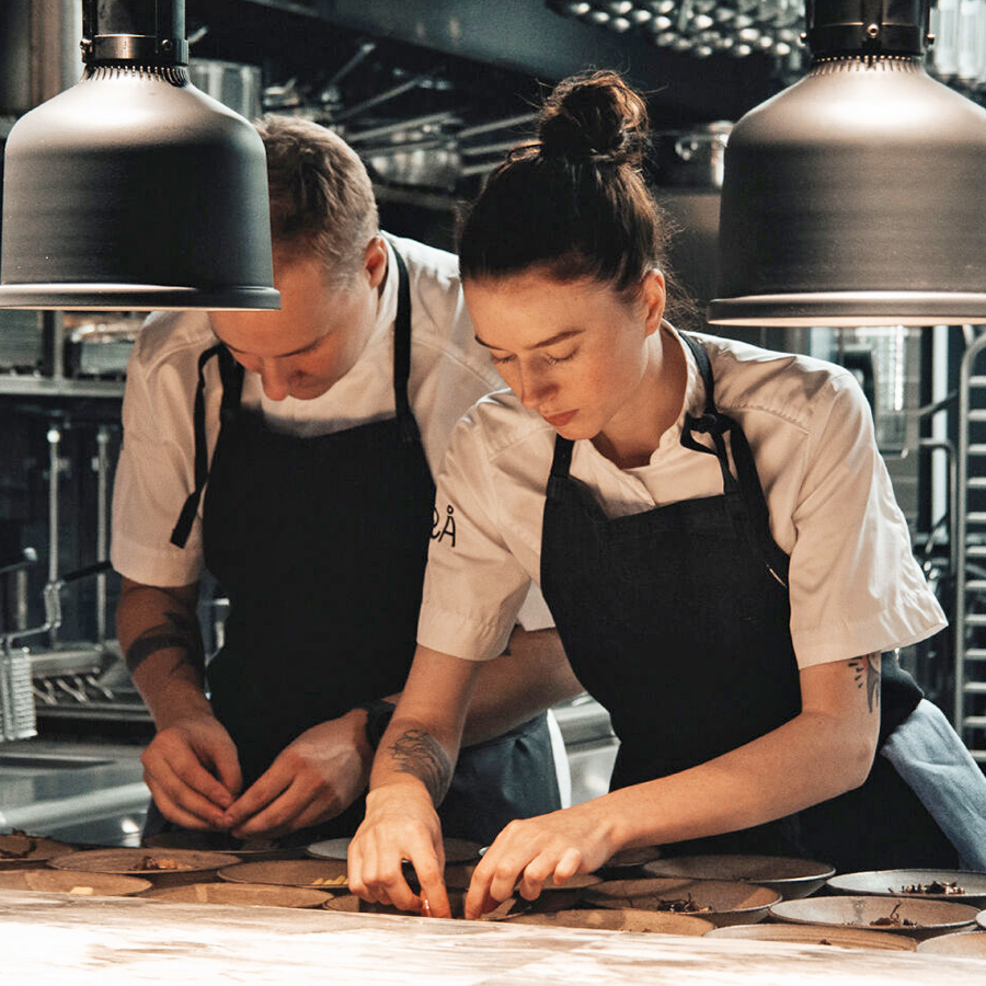 WHITE STAY HOT HEAT LAMP PENDANT FOCUS MO RETRACTABLE CORD
