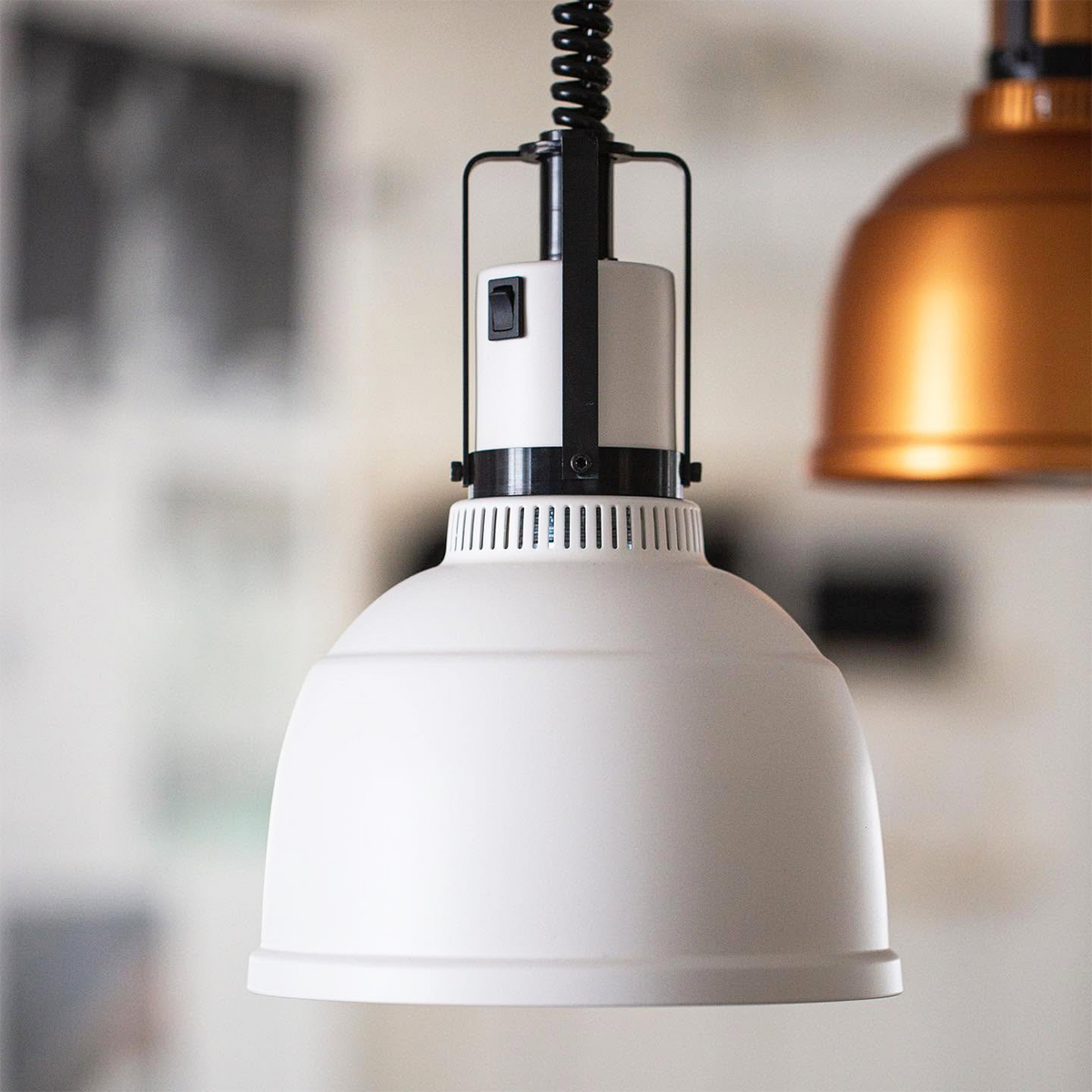 WHITE STAY HOT HEAT LAMP PENDANT FOCUS RO RETRACTABLE CORD