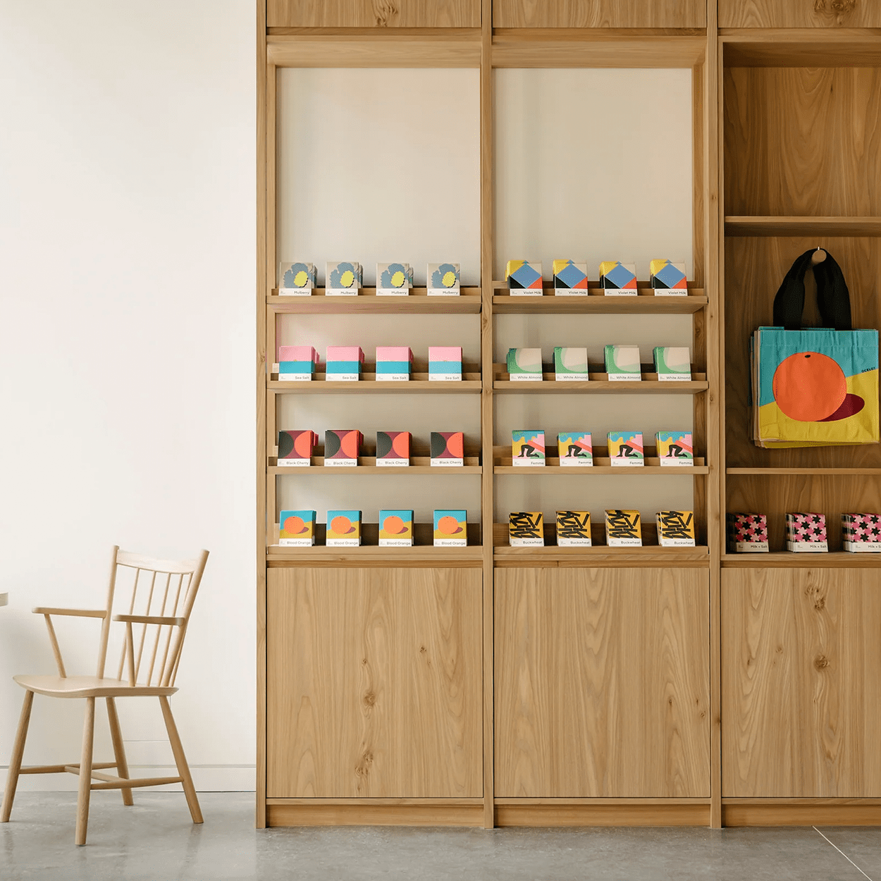 ORGANIC CINNAMON SWIRL 42% MILK CHOCOLATE BAR - DYKE & DEAN