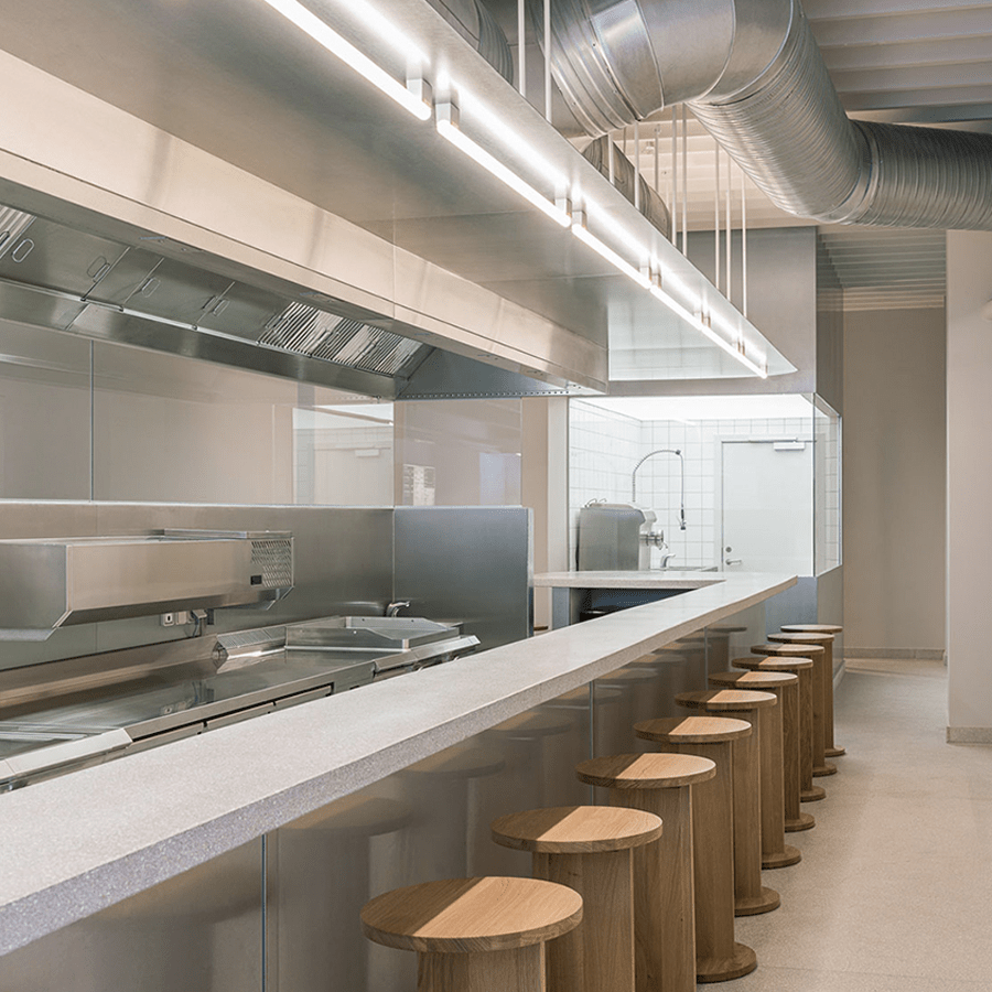 PLASTIC WHITE PEG TUBE BULB DOUBLE MOUNT 500 - DYKE & DEAN