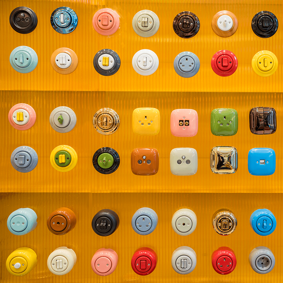 PORCELAIN KATY PATY COLONA ROUND SURFACE MOUNTED TOGGLE BUTTON SWITCH BROWN - DYKE & DEAN