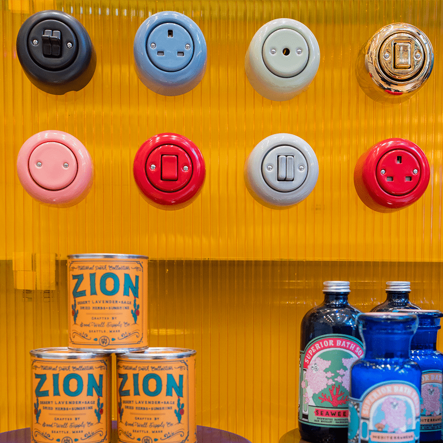 PORCELAIN KATY PATY COLONA ROUND SURFACE MOUNTED USA 20AMP SOCKET BRICK RED - DYKE & DEAN