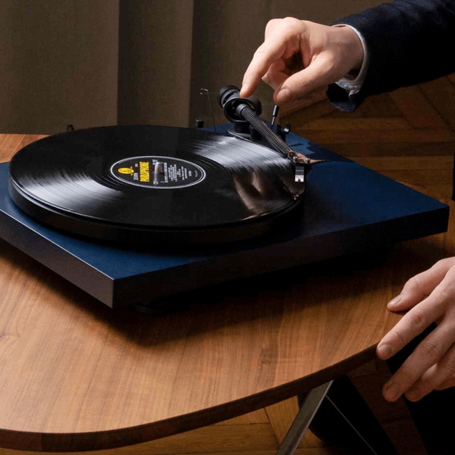 PRO - JECT DEBUT CARBON EVO TURNTABLE GREEN OUTLET - DYKE & DEAN