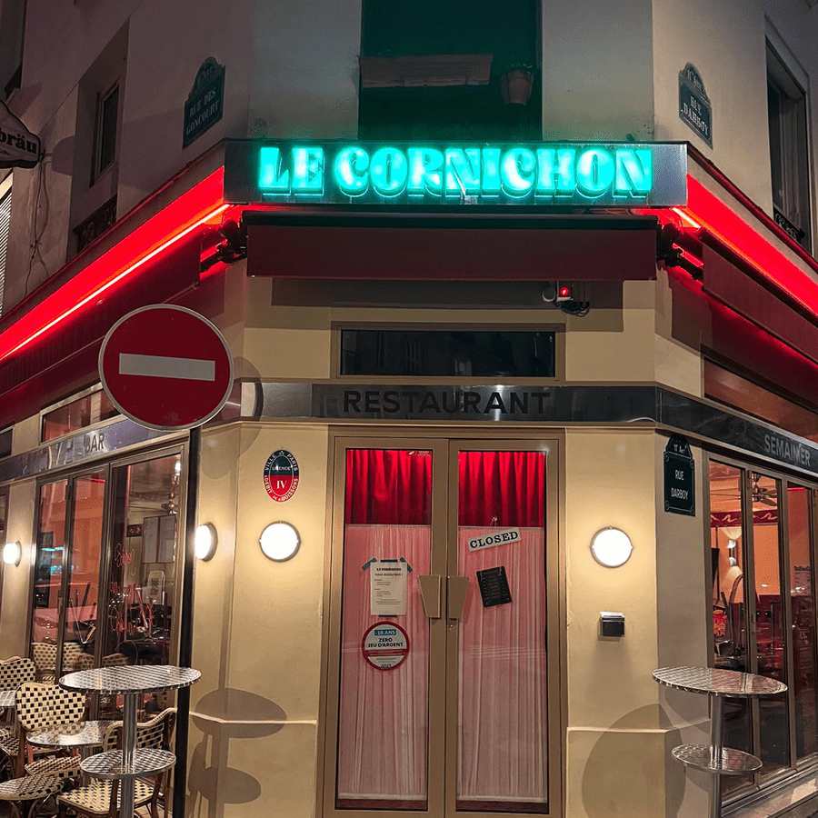 ROUND BULKHEAD BLACK DUROPLAST OPAL GLASS - DYKE & DEAN