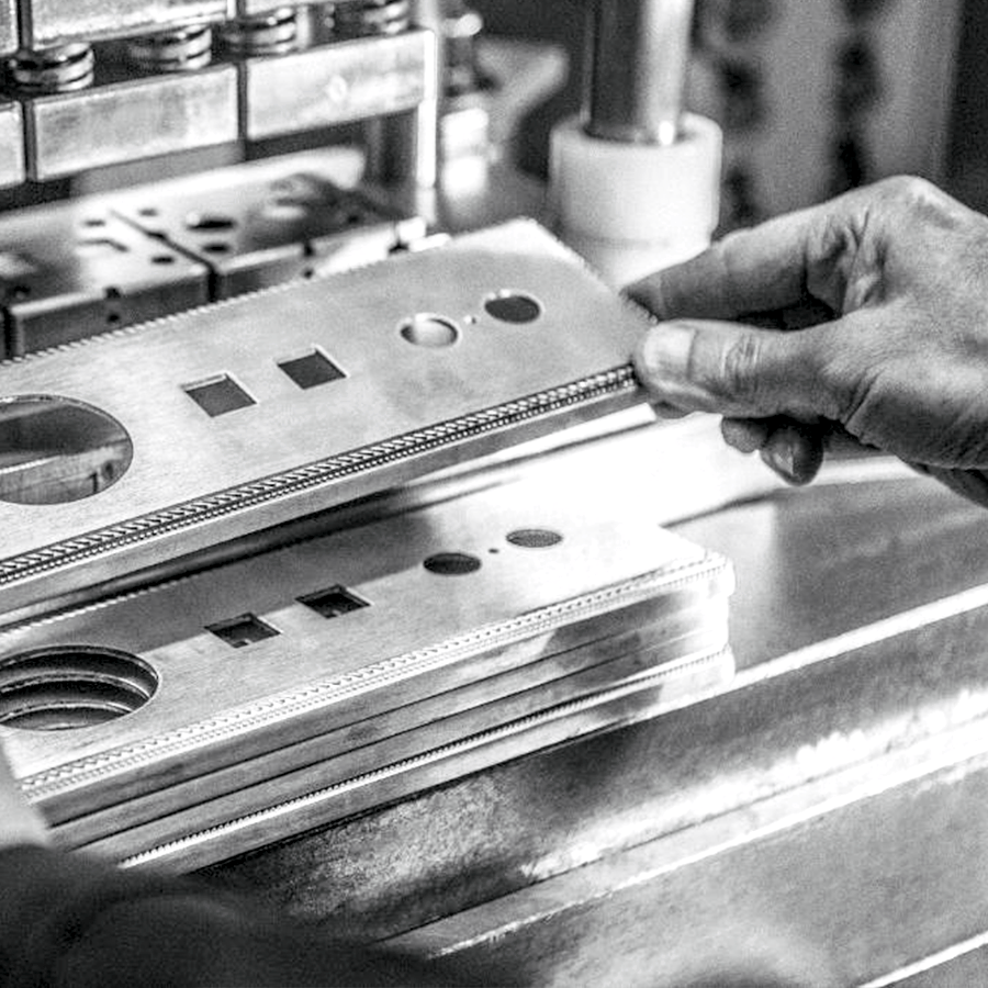 BLACK/STEEL PUSH BUTTON DOORBELL - HARDWARE - DYKE & DEAN  - Homewares | Lighting | Modern Home Furnishings