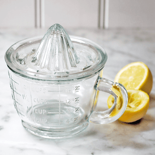 GLASS JUICER & MEASURING JUG - DYKE & DEAN