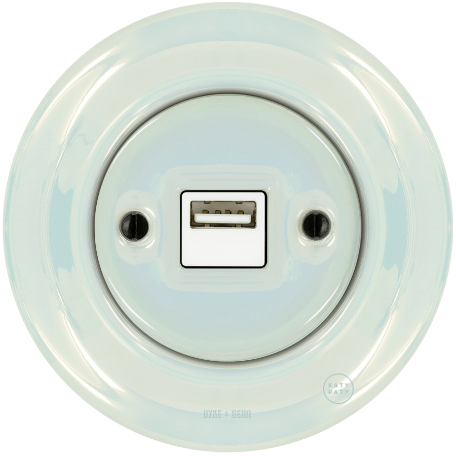 PORCELAIN WALL USB CHARGER CONCHA - DYKE & DEAN