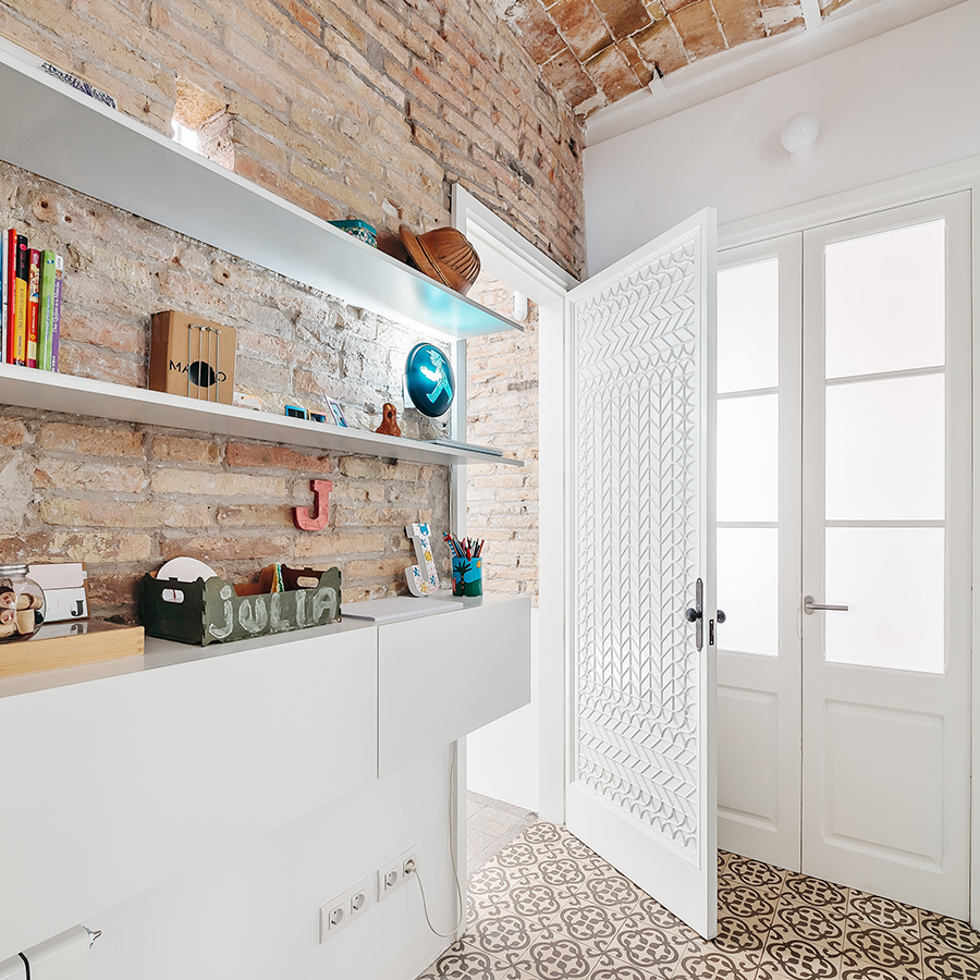 RIBBED CERAMIC REARWIRED LAMPS - WALL LIGHTS - DYKE & DEAN  - Homewares | Lighting | Modern Home Furnishings